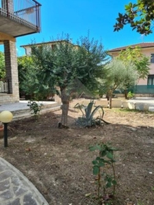 Casa indipendente in Via Niccolò Macchiavelli, Bastia Umbra, 11 locali