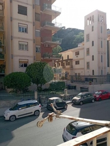 Casa indipendente in Via pietro castelli, Messina, 4 locali, 1 bagno