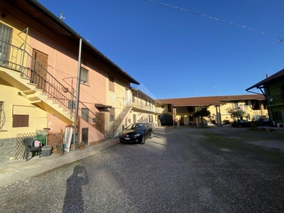 Casa indipendente in VIA SANTA CATERINA DA SIENA, Arluno, 3 locali