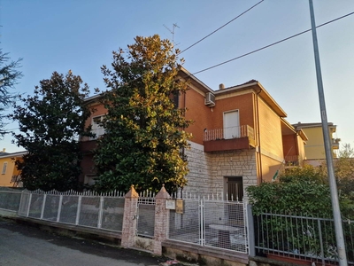 Casa semi indipendente da ristrutturare a Castelfranco Emilia