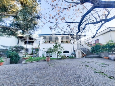 Villa a schiera in Via Madonna Del Pantano , 170, Giugliano in Campania (NA)