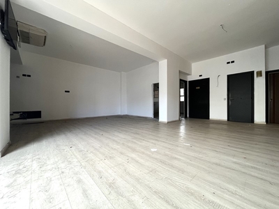 Immobile commerciale in Affitto a Catanzaro, 1'500€, 105 m²