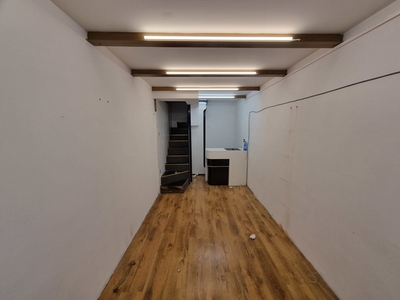 Immobile commerciale in Affitto a Genova, zona Marassi, 500€, 23 m²