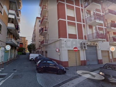 Immobile commerciale in Affitto a Salerno, zona PASTENA, 1'500€, 220 m²