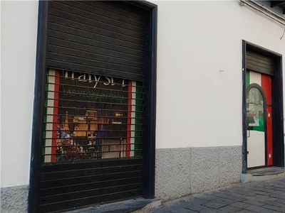 negozio in affitto a Napoli
