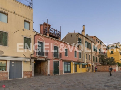 Negozio/Locale commerciale in Vendita in Fondamenta Zattere Al Ponte Lungo a Venezia