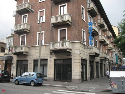 Negozio/Locale commerciale in Vendita in Piazza Tancredi Galimberti 19 a Torino