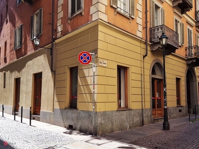 Negozio/Locale commerciale in Vendita in Via delle Orfane 30 a Torino