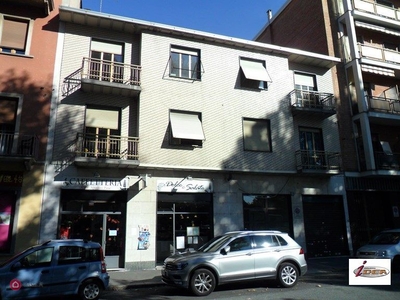 Negozio/Locale commerciale in Vendita in Via Foglizzo 20 a Torino