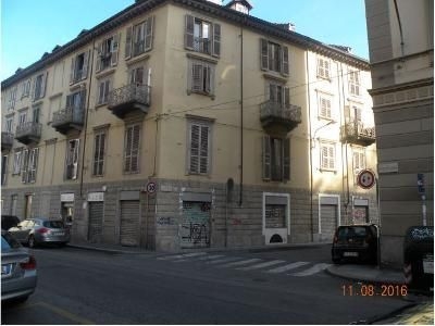 Negozio/Locale commerciale in Vendita in Via Maria Ausiliatrice 43 a Torino
