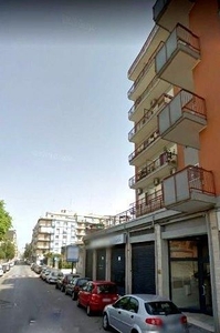 Negozio/Locale commerciale in Vendita in Via Napoli 266 a Bari