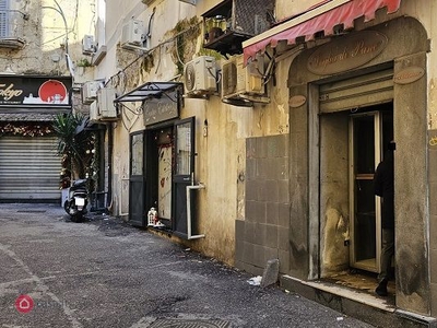 Negozio/Locale commerciale in Vendita in Via Santa Maria della Neve a Napoli