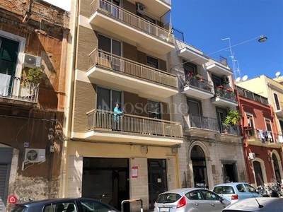 Negozio/Locale commerciale in Vendita in Via Trevisani a Bari