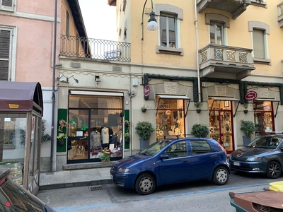 Negozio/Locale commerciale in Vendita in Via Umberto Cosmo 5 a Torino