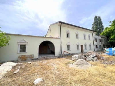 Porzione di casa in Via sant' antonio, Crespino, 11 locali, 6 bagni