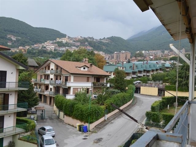 Quadrilocale in Via Degli Orti in zona Acqua Delle Noci a Mercogliano