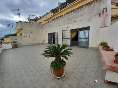 Quadrilocale in Via lungomare acqualadrone, Messina, 1 bagno, 80 m²