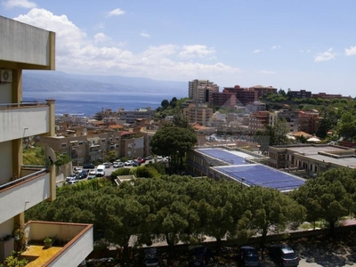 Quadrilocale in Via Saro Leonardi, Messina, 2 bagni, arredato, 125 m²