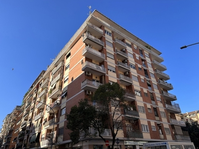 Quadrilocale in Via Sestio Calvino 60, Roma, 2 bagni, 120 m², 2° piano