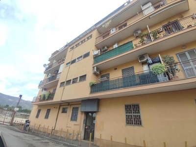 Trilocale in Vendita a Napoli, 208'000€, 90 m²