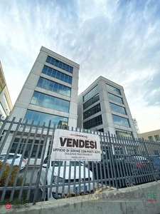 Ufficio in Vendita in Strada del Drosso 33 a Torino