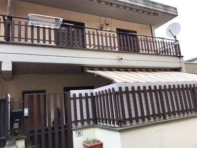 Villa a schiera a Vetralla, 7 locali, 2 bagni, giardino privato