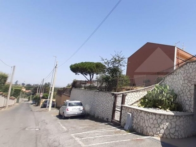 Villa a schiera in Via Fratelli Rojni, Frascati, 4 locali, 2 bagni