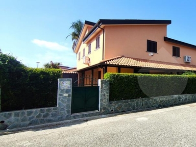 Villa in Contrada Difesa, Pizzo, 4 locali, 2 bagni, giardino privato