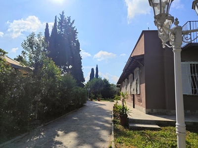 Villa in Vendita a Livorno, 620'000€, 130 m², arredato