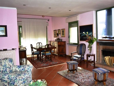 Villa in Vendita a Lucca San Concordio Contrada