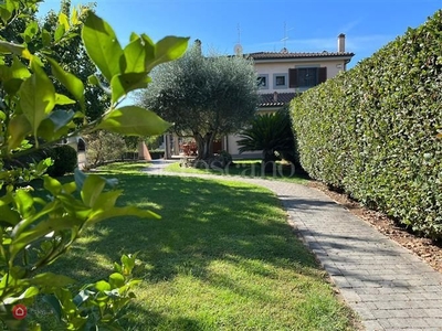 Villa in Vendita in Via Luigi Zampa a Roma
