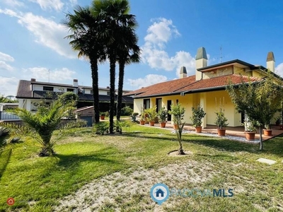 Villa in Vendita in Via Maronese L. 10 a Stra