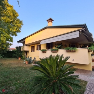 Villa in Vendita in Via Miranese a Venezia