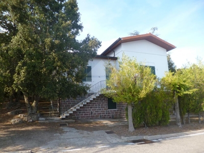 Villa in Via Monte Ortobene, Nuoro, 8 locali, 2 bagni, arredato
