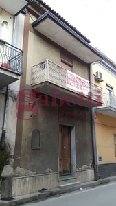 Appartamento in Corso Vittoria, Ang.Lo Via Mazzini, 2, Portico di Caserta (CE)