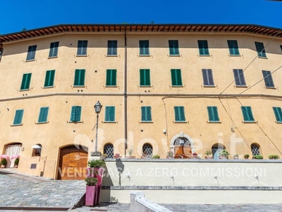 Appartamento in vendita a Cetona piazza Giuseppe Garibaldi, 47