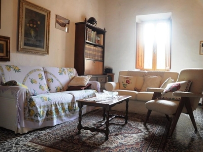 Appartamento in vendita a Colle di Val d'Elsa piazza Arnolfo di Cambio,