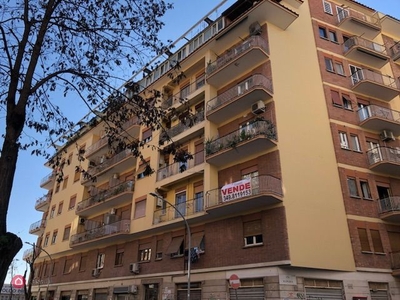 Appartamento in Vendita in Via Acqua Donzella 38 a Roma