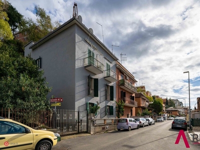 Appartamento in Vendita in Via Del Risaro 117 a Roma
