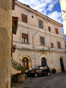 Casa a Catanzaro in Via Orfanotrofio, Centro Storico