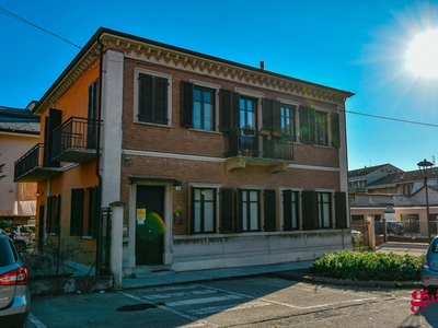 Casa Indipendente in Piazza Della Chiesa, 14, Grinzane Cavour (CN)
