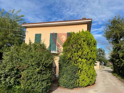 Casa Indipendente in vendita a Colle di Val d'Elsa via Buonriposo