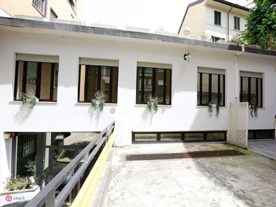 Casa indipendente in Vendita in Via Ascanio Sforza 81 a Milano