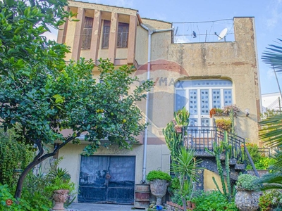 Casa indipendente in Vendita in Via Santa Maria Goretti 23 a Caltagirone