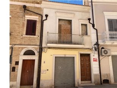 Casa Indipendente in Via Angelo Fraccacreta, 57, San Severo (FG)
