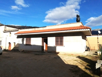 Casa Indipendente in Via Bassiano, 87, Sezze (LT)