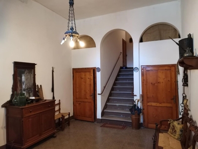 Casa Semindipendente in vendita a Poggibonsi viale Giuseppe Garibaldi,