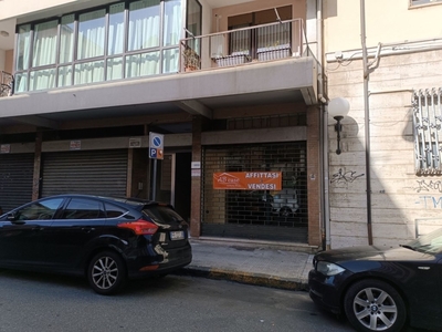 Locale Commerciale in vendita a Cosenza via Isonzo 38A