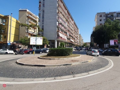 Negozio/Locale commerciale in Vendita in Via Vincenzo Gemito a Napoli