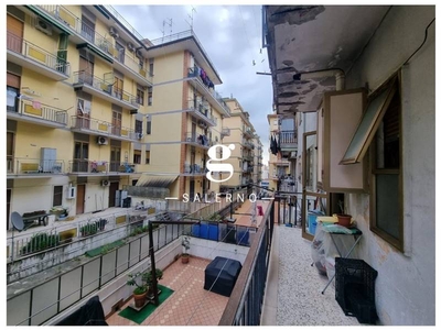 Quadrilocale in Via Caterina Farina, 24 a Salerno